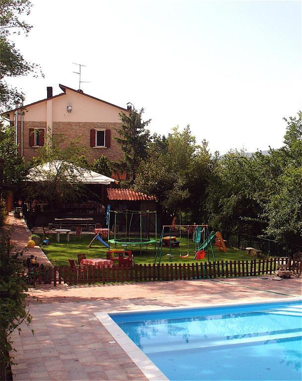 Agriturismo Ca' Isotta Castello di Serravalle المظهر الخارجي الصورة