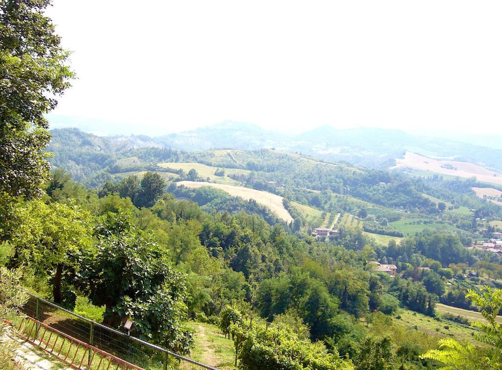Agriturismo Ca' Isotta Castello di Serravalle المظهر الخارجي الصورة